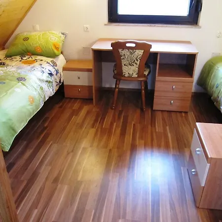 Holiday home Cesnovar Raka