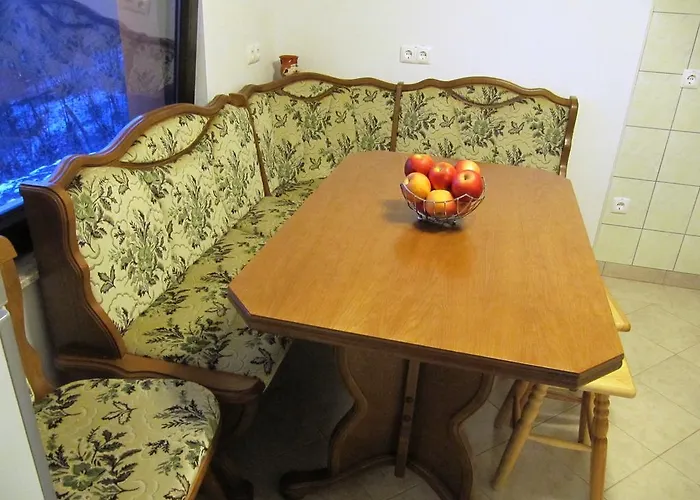 Semesterbostad Cesnovar *