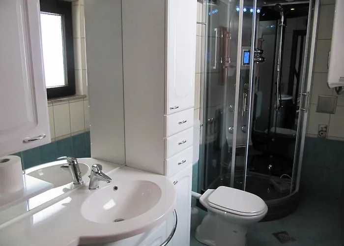 Semesterbostad Cesnovar Raka