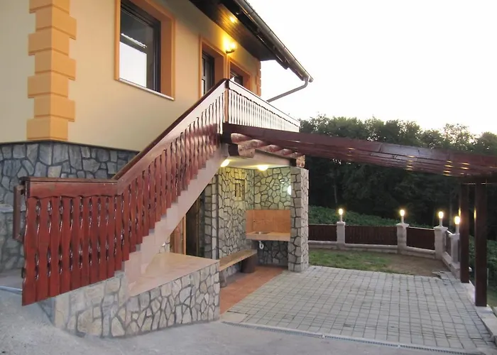 Semesterbostad Cesnovar