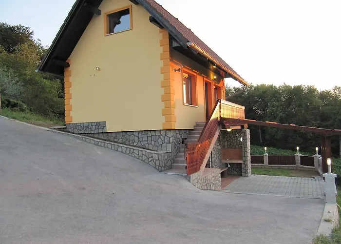 Semesterbostad Cesnovar